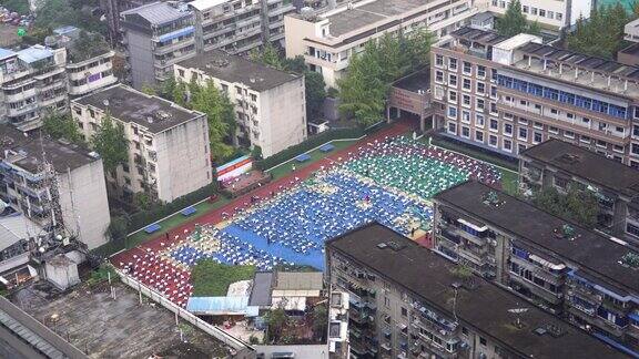 中国中学生在户外做运动