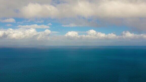 海景蔚蓝的大海云和岛屿的天空时光流逝