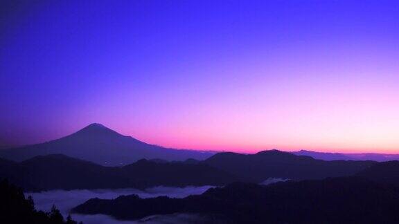 从吉原清水静冈县看云海上的富士山