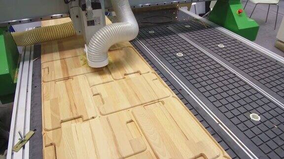 现代化的数控加工中心用于加工木制品