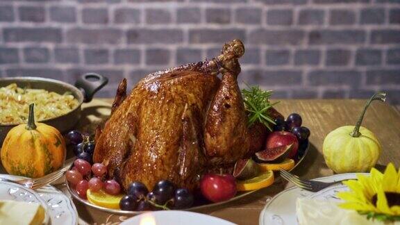 传统的填充火鸡配菜为感恩节庆祝服务