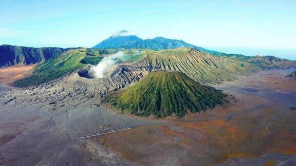 鸟瞰布罗莫山国家公园