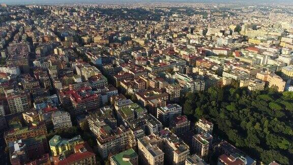 意大利那不勒斯的鸟瞰图无人机拍摄的欧洲城市