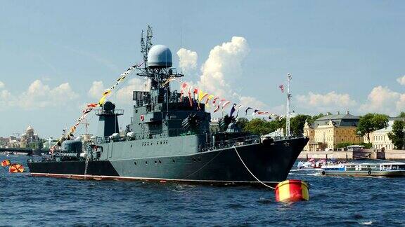 圣彼得堡涅瓦河上的一艘军用船