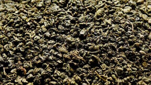 一堆干燥的有机绿茶叶子