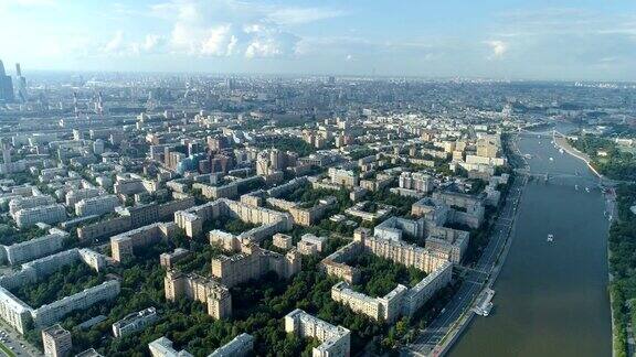 鸟瞰图莫斯科河高尔基公园和莫斯科城市景观