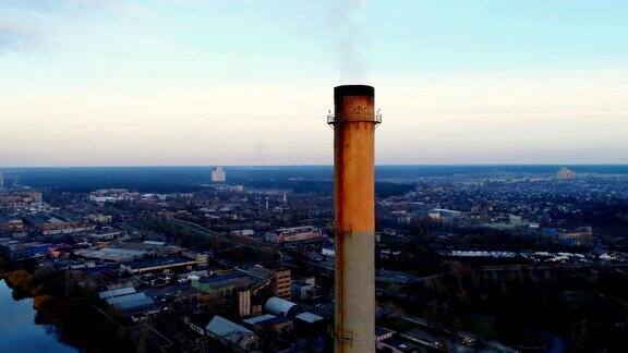 垃圾焚化厂有冒烟烟囱的垃圾焚烧厂工厂造成的环境污染问题