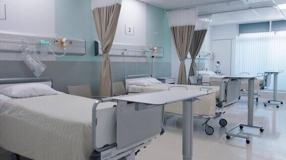 空的医院病床和病人病房护理室和医疗设施健康医疗和诊所服务空间急诊手术的专业卧室的病人