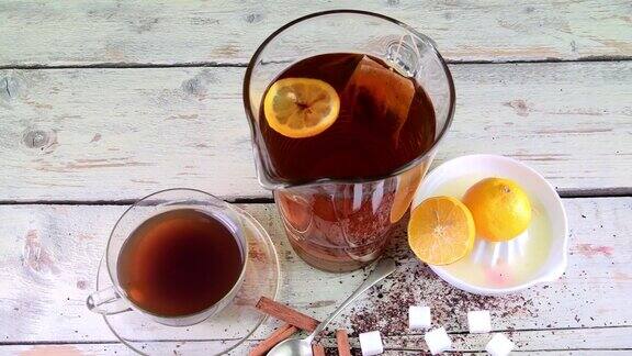红茶手工柠檬压榨机一壶红茶和方糖