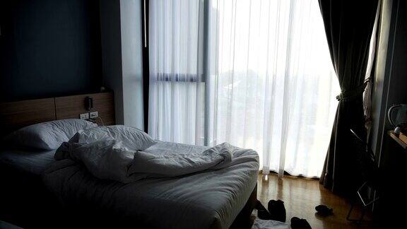 卧室室内晨光的位置概念:度假、酒店、休闲、卧室