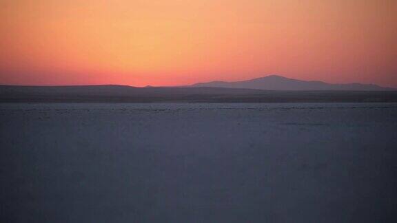 从盐湖(塔兹格鲁)欣赏日落美景土耳其10112018Centralanatolia区域