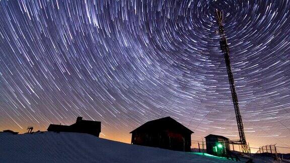 喀尔巴阡山脉的黄昏和星星
