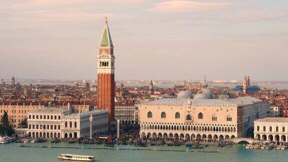 意大利威尼斯大运河上的4K总督宫殿和圣马克钟楼