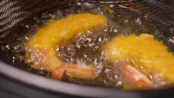 用油锅煮天妇罗虾