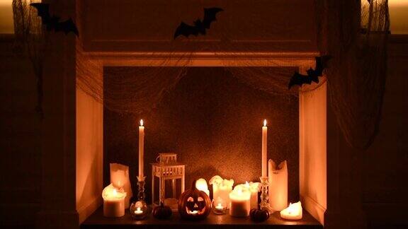 万圣节的背景用蜘蛛网装饰壁炉蝙蝠点燃蜡烛和南瓜头杰克o灯笼