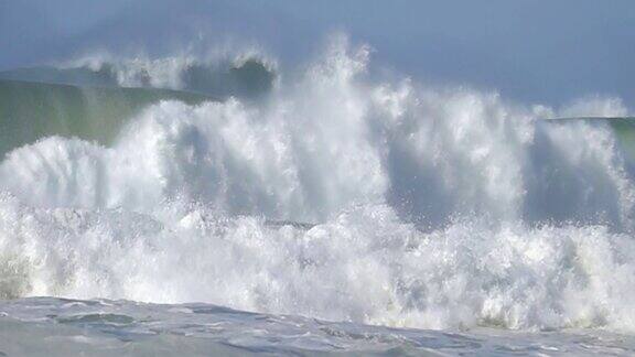 海洋风暴非常大的海浪