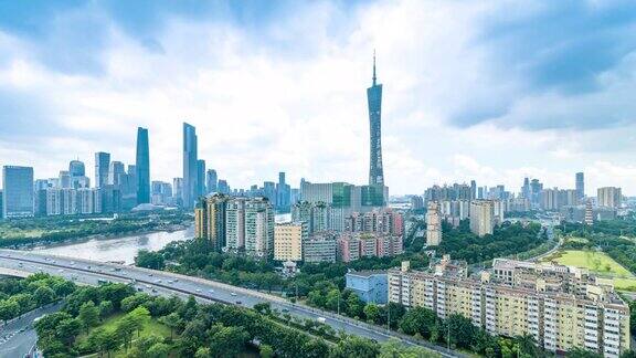 下雨的广州市中心塔顶全景