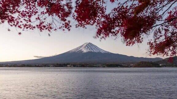 富士山有秋天的红叶