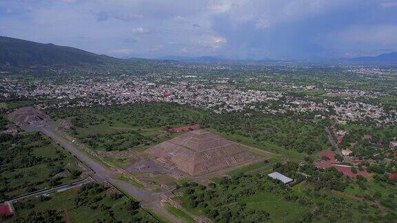 特奥蒂瓦坎和墨西哥山谷的鸟瞰图