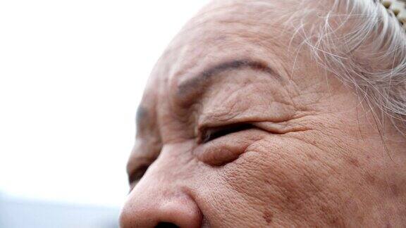 亚洲老年人的肖像祖母老年妇女