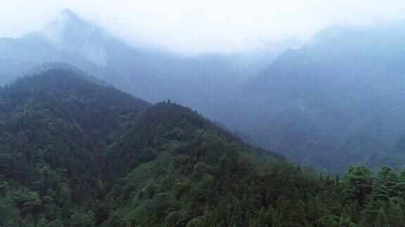 中国四川峨眉山的鸟瞰图