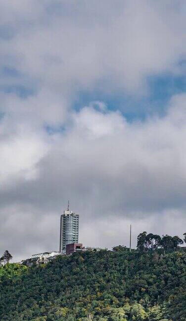 穿过阿维拉的洪堡旅馆的云的时间流逝加拉加斯委内瑞拉