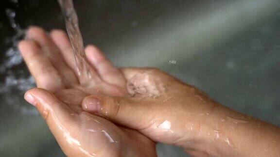 孩子洗手