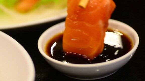 日本料理的生鱼片吧