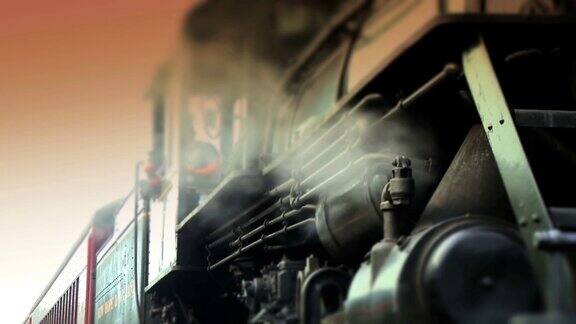 火车列车长在蒸汽机火车头-颜色