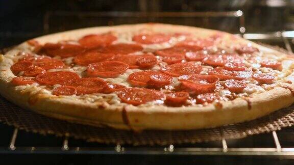 用烤箱烤意大利辣香肠披萨的时间