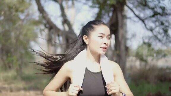 亚洲女人跑