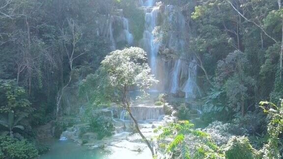 老挝琅勃拉邦的Kuangsi瀑布