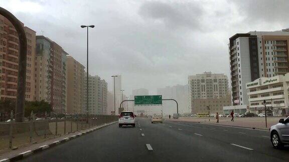迪拜居民区被污染的街道
