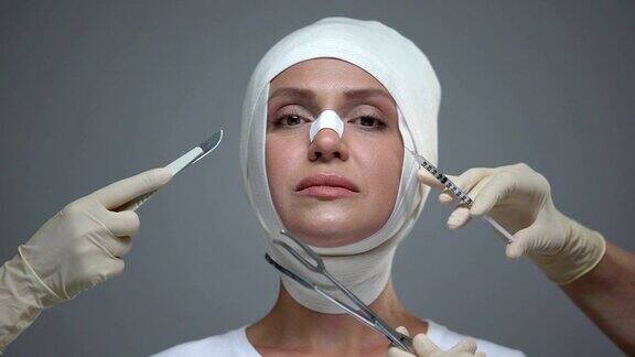 医生手持医疗器械靠近女性脸部进行整形手术