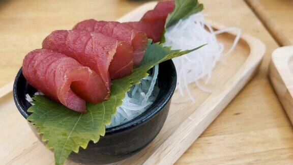 日本的食物生鱼片或寿司餐