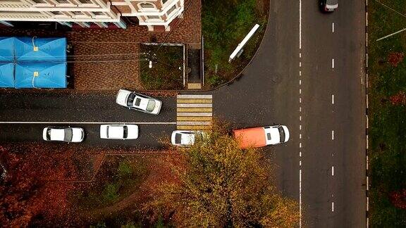 车辆交叉路口交通堵塞与道路上的汽车