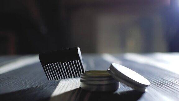 梳子为胡须和胡子附近的蜡理发师配件