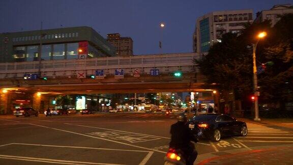 夜光照亮台北市交通街道全景4k台湾