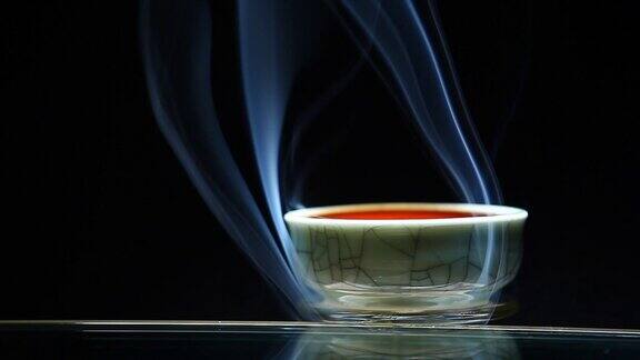 中国红茶杯烟黑背景无人高清镜头