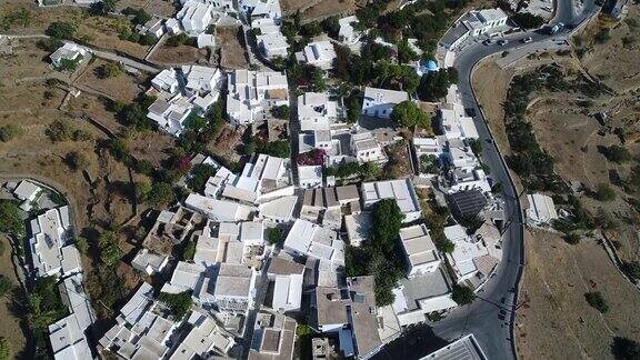从天上看到的希腊基克拉迪群岛的西弗诺斯岛上的阿波罗尼亚村