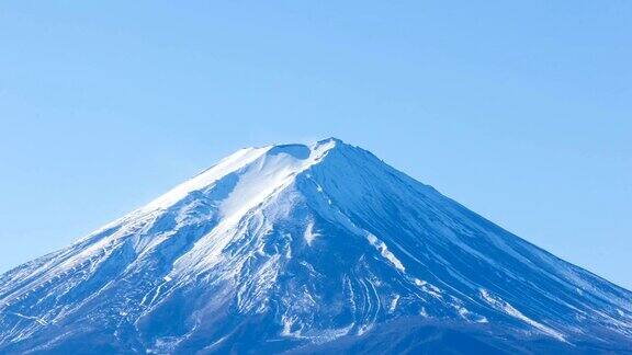 富士山在蒸汽云的时间流逝