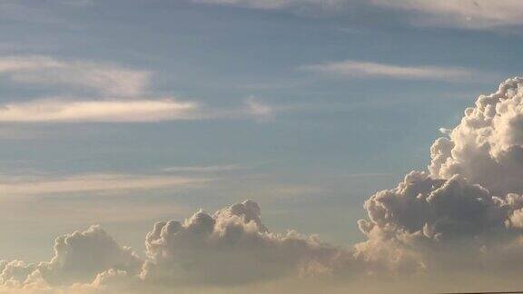 戏剧性的大气视频镜头延时4k美丽的黄昏天空和云彩