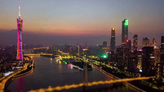 日落时间夜晚照明广州市中心城市景观珠江里德桥空中倾斜移位全景4k时间间隔中国