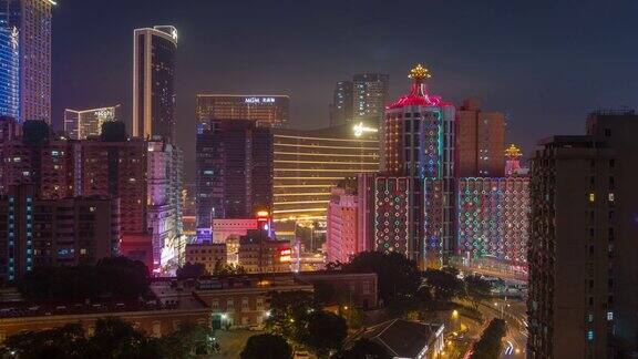 夜晚照亮澳门城市景观交通街道屋顶全景4k时间推移中国