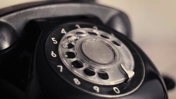 70年代的老式黑色拨号电话
