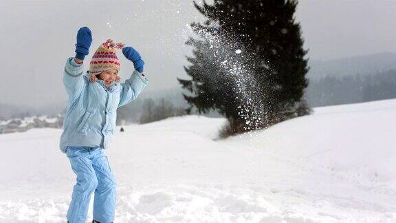 HD超级慢动作:小女孩扔雪