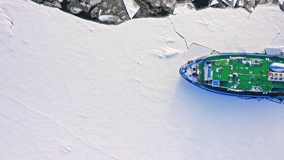 维斯瓦河上的破冰船正在破冰波兰2020年02月18日