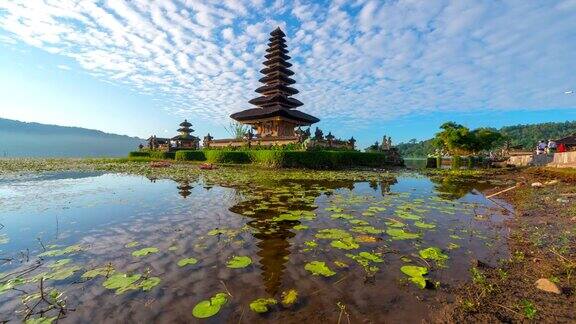 4K时间流逝电影与滑块场景PuraUlunDanuBratan寺庙巴厘岛印度尼西亚