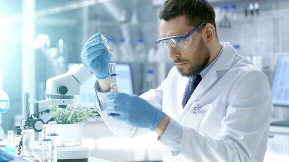科学家使用滴管和植物合成化合物进行实验