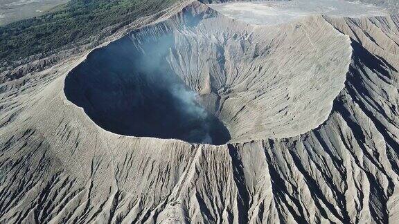 印度尼西亚东爪哇的布罗莫火山口无人机拍摄